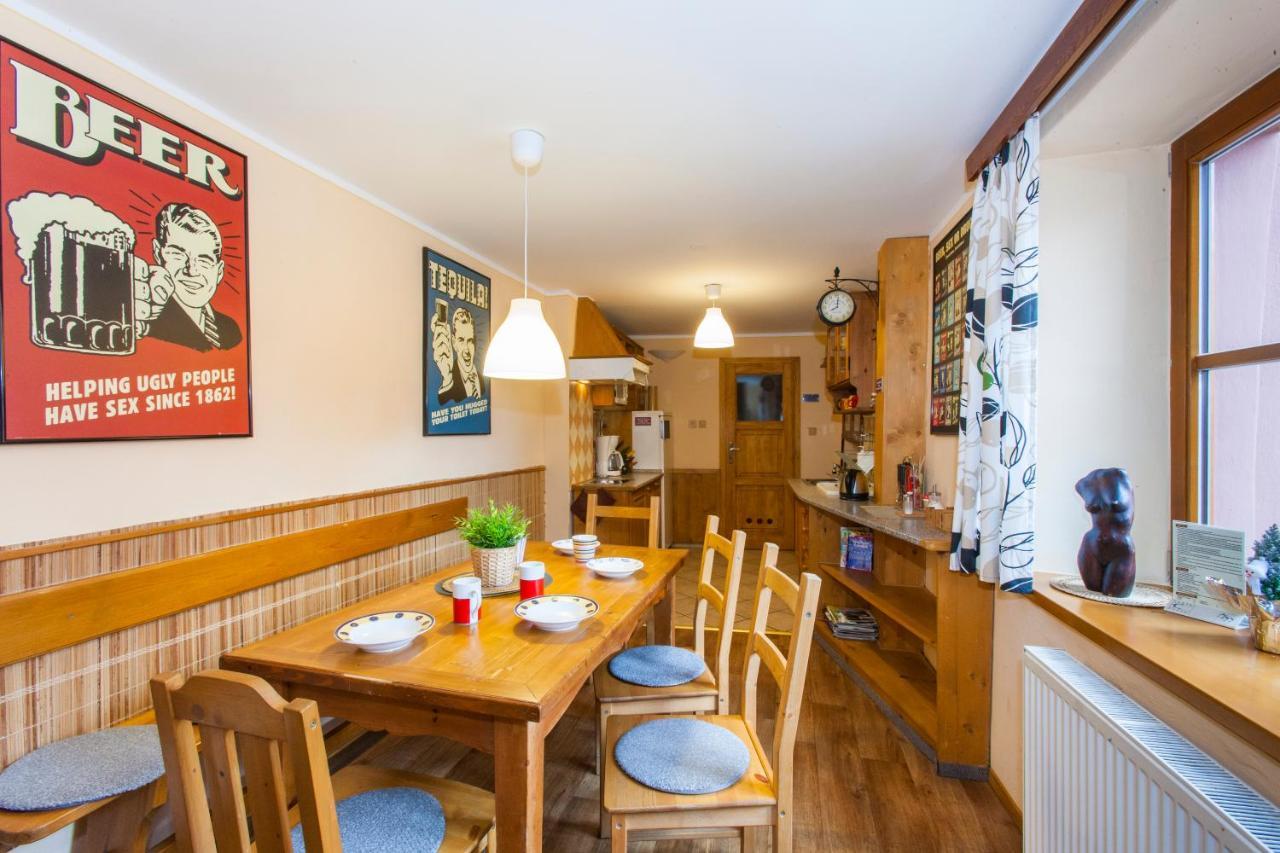 Hostel Postel チェスキー クルムロフ エクステリア 写真