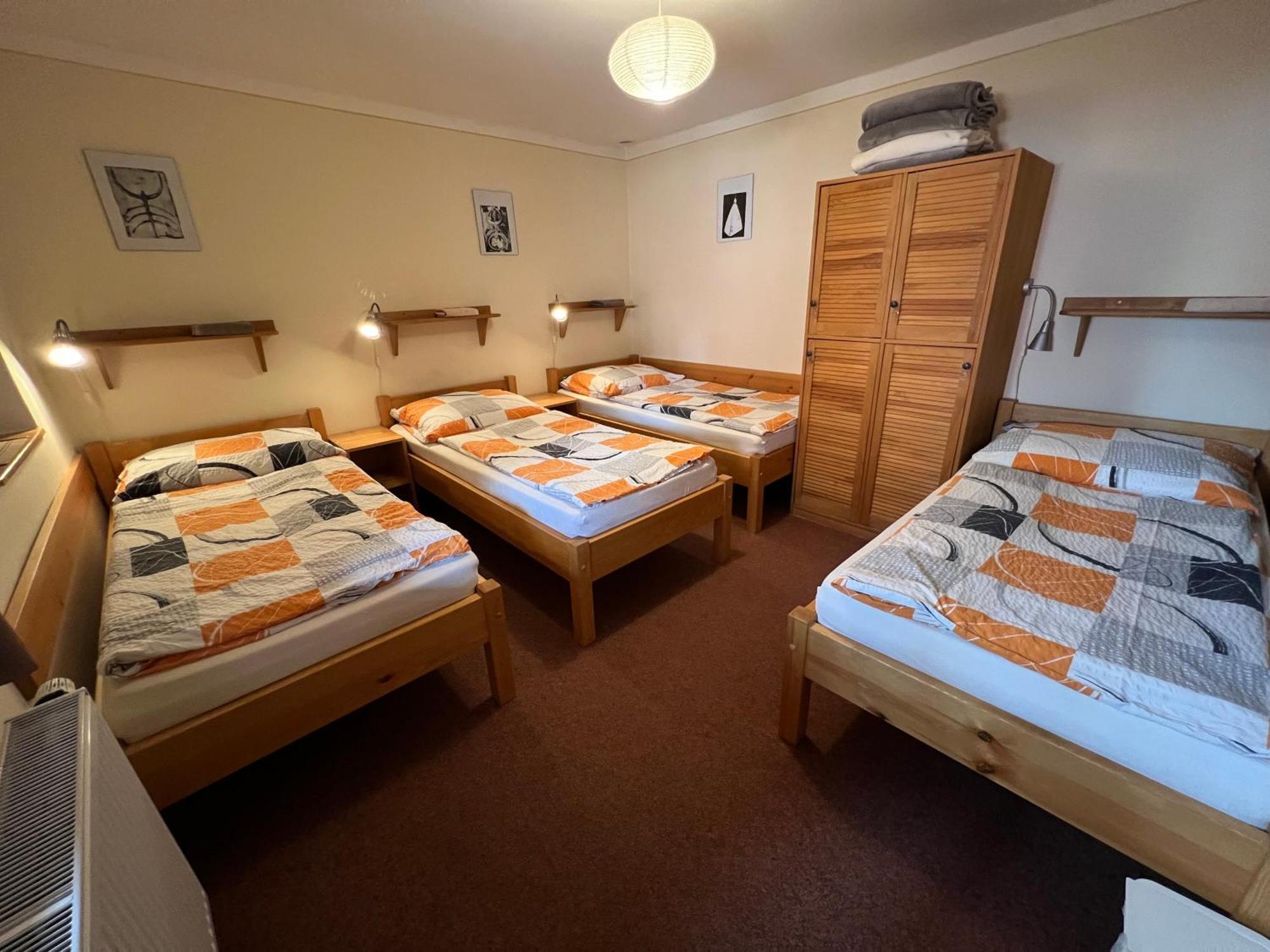Hostel Postel チェスキー クルムロフ エクステリア 写真